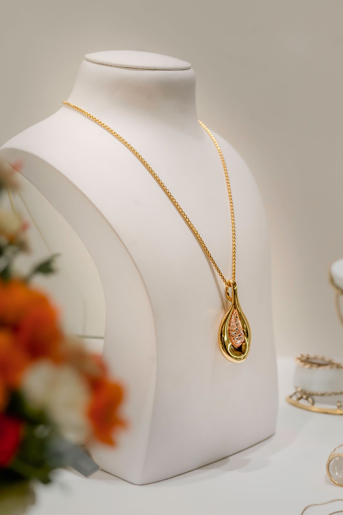 Necklaces & Pendants