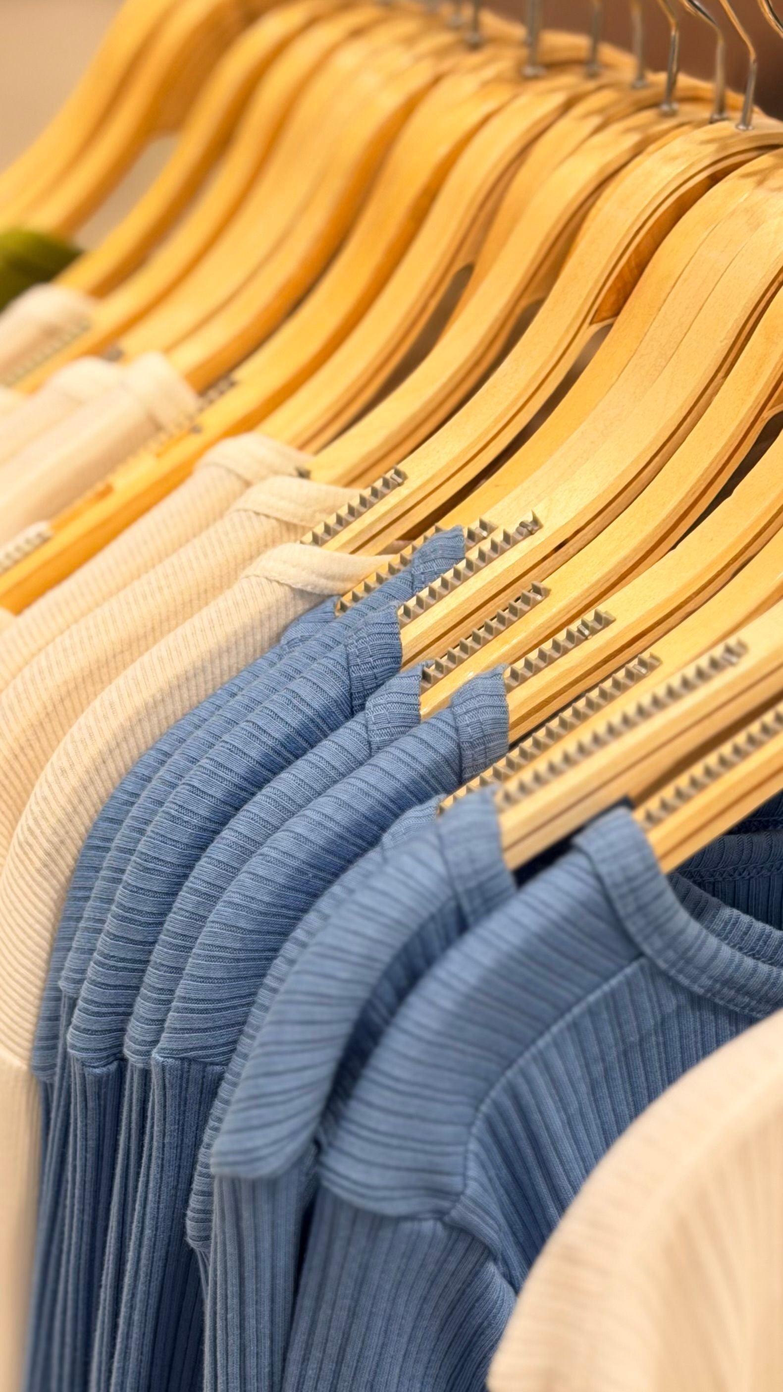 Tops & T-Shirts